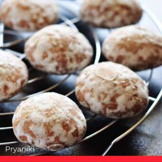 Pryaniki (Russian Gingerbread)
