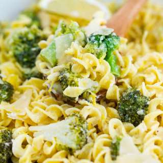One Pan Lemon Broccoli Pasta