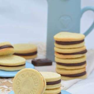 Mascarpone & Chocolate Sandwich Cookies