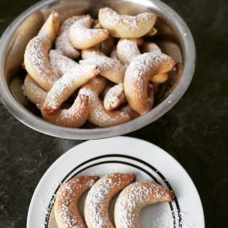 Kiflyky (Crescent Cookies)
