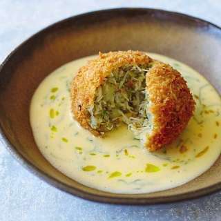 Crunchy Crab Cakes with Lemon Butter Sauce