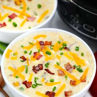 Slow Cooker Bacon Ranch Potato Soup