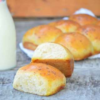 ROLLS WITH PEPPER AND PARMESAN CHEESE