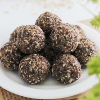 No-bake Cranberry Energy Bites with Peanut Butter