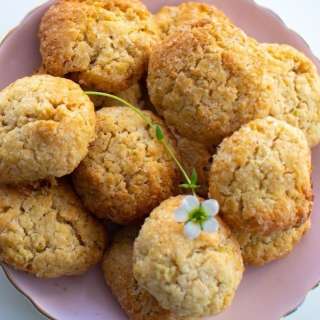 Coconut Cookies with Vanilla & Lime
