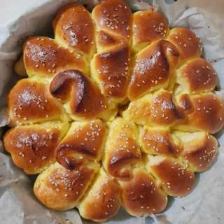 Serbian Easter Bread (Uskršnja Pogača)