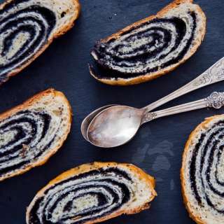 Makivnyk (Poppyseed Roll)