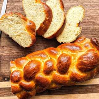Hungarian Easter Twisted Bread (Fonott Kalacs)