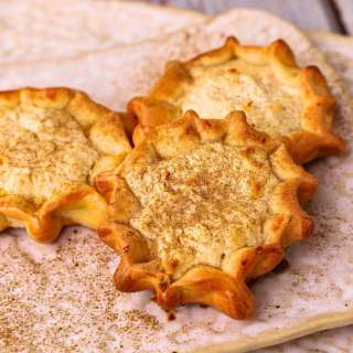 Kalitsounia: Sweet Cretan Cheese Pie
