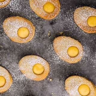 Egg-shaped Lemon Curd Cookies