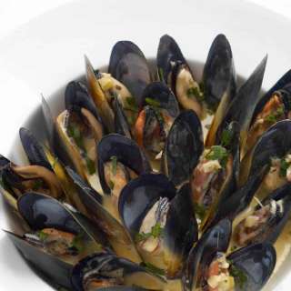 Moules Mariniere (French Mussels in White Wine Sauce)