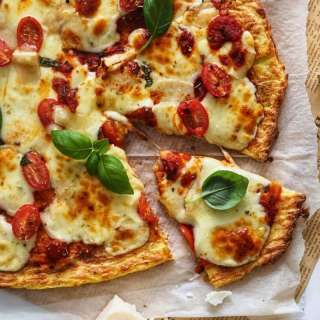Easy Potato Crust Pizza with Mozzarella