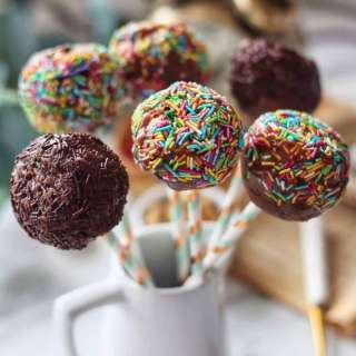 Easy Chocolate Cake Pops