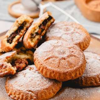 Mamoul (Middle Eastern Date-Filled Cookies)