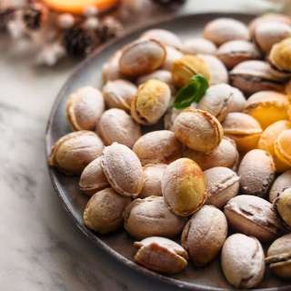 Walnut-Shaped Cookies with Caramel Cream