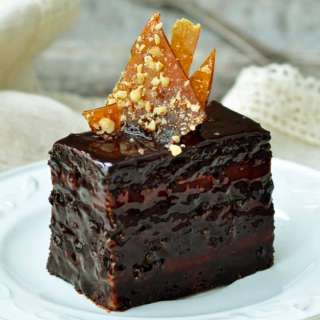 Salted Caramel & Walnut Cake