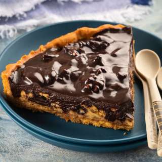 Chocolate Tart with Caramelized Walnuts