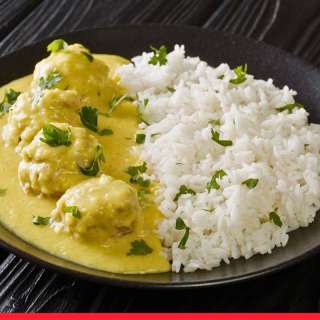 Danish Meatballs in Curry Sauce (Boller i Karry)