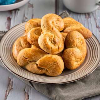 Koulourakia: Greek Easter Cookies with Honey