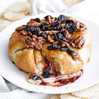 Baked Brie in Puff Pastry (Brie en Croute)