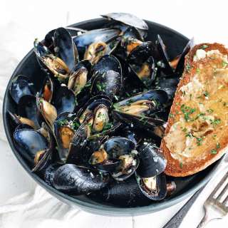 Mussels Recipe in Garlic Wine Broth