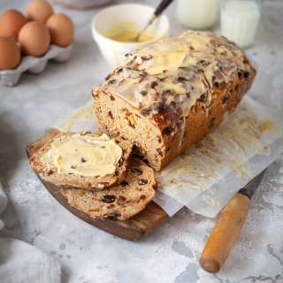 Stout hot cross bun bread