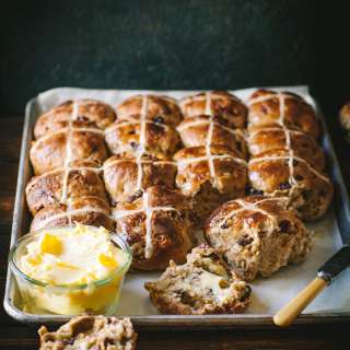 Easy stout hot cross buns