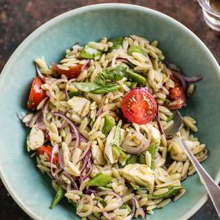 Orzo salad with cherry tomatoes, mozzarella & pesto