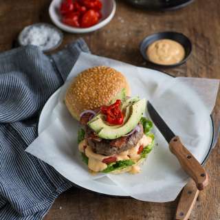Boerewors burger with avocado, bacon & peppadew