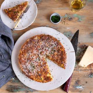 Onion tart with bacon & cheese