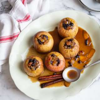 Baked apples with brandy-soaked raisins