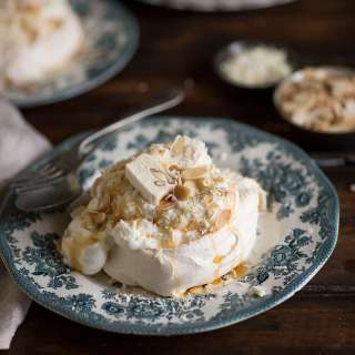Mini pavlovas with whipped cream & nougat