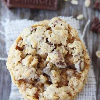 Crispy Chocolate Chip Crunch Oatmeal Cookies