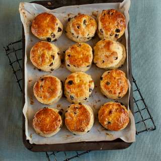 Easy raisin scones