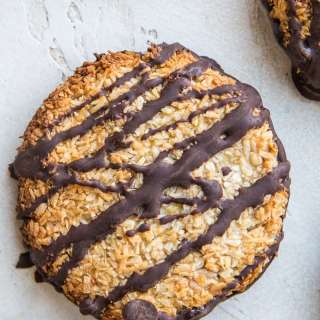 4-Ingredient Healthy Samoa Cookies (Paleo)