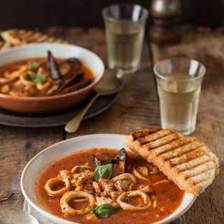 Zupppa di pesce (hearty fish stew)
