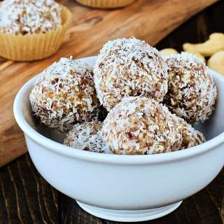 Coconut Date Balls (No Bake)