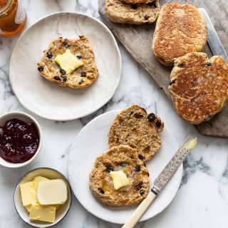 Whole wheat English muffins with raisins