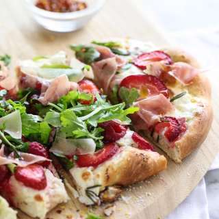 Berry with Arugula and Prosciutto Pizza