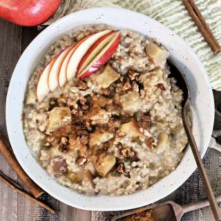 Easy Crockpot (Slow Cooker) Apple Cinnamon Oatmeal