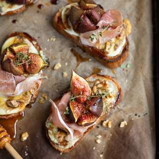 Roast fig tartines with prosciutto, blue cheese & honey