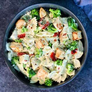 Pasta with Creamy Cottage Cheese Sauce (High Protein)