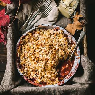 Apple and strawberry crumble