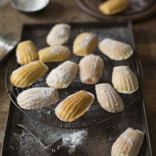 How to make easy madeleines with lavender & lemon sugar