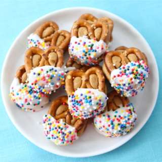 Biscoff Pretzel Bites with White Chocolate