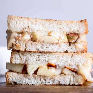 Brie Grilled Cheese with Apples