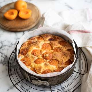 The perfect easy apricot torte