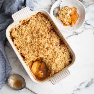 Peach crumble