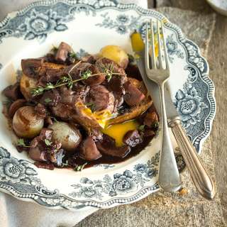 Eggs poached in red wine sauce - Ouefs en Meurette