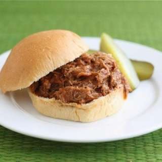 Slow Cooker Pulled Pork Sandwiches
